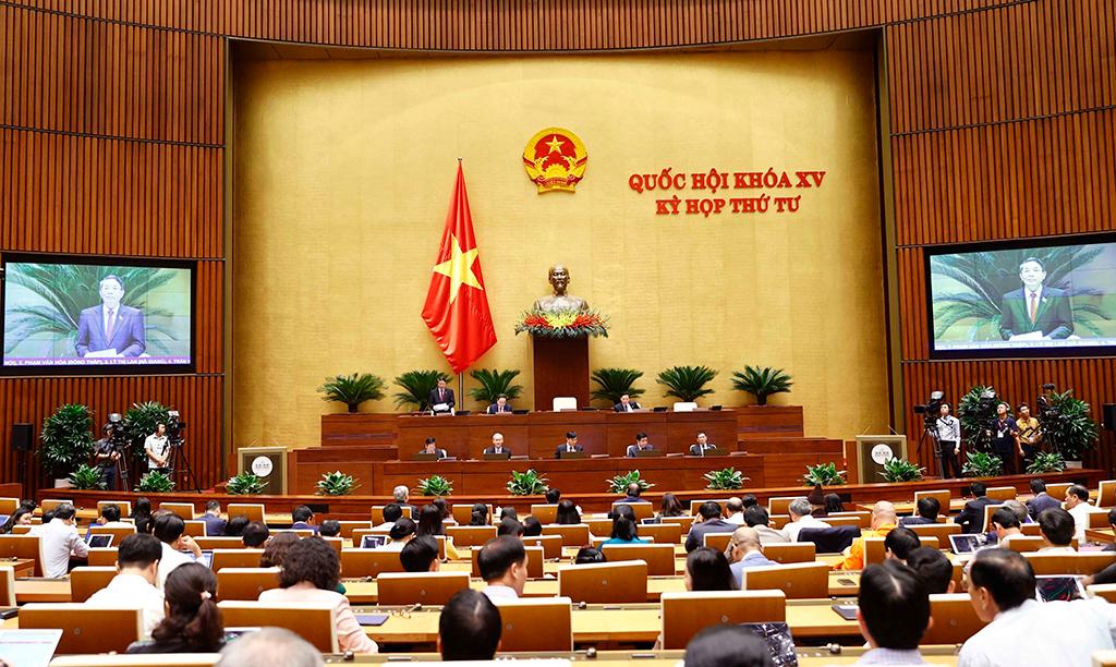 Kỳ họp thứ tư, Quốc hội khóa XV: Đại biểu Quốc hội tỉnh thảo luận tại hội trường, đề xuất các giải pháp phát triển kinh tế - xã hội