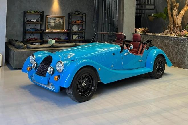 Xe cổ kính giá chất ngất lần đầu có mặt tại triển lãm ô tô Việt Nam