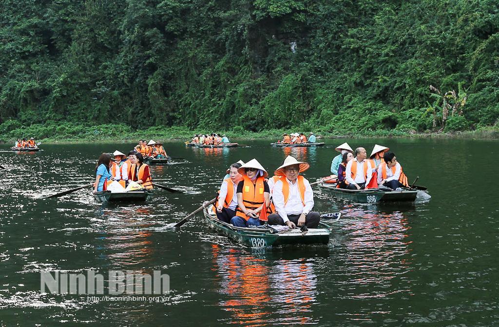 Đại sứ đặc mệnh toàn quyền Nhật Bản tại Việt Nam thăm Tràng An