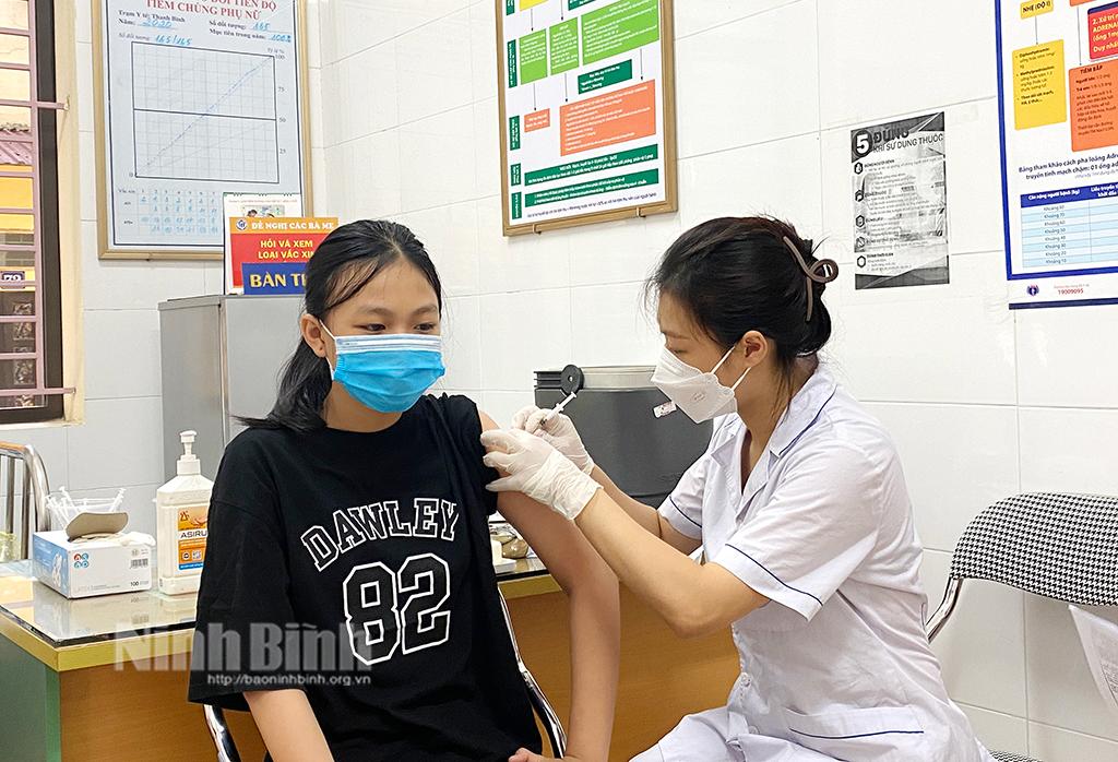 Tỷ lệ tiêm các mũi vắc xin phòng COVID-19 của Ninh Bình đều cao hơn trung bình toàn quốc