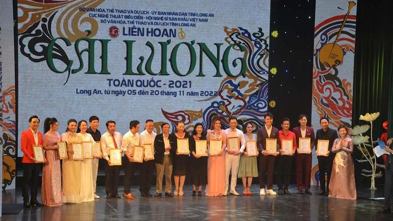 Hơn 100 huy chương được trao tại Liên hoan Cải lương toàn quốc 2021