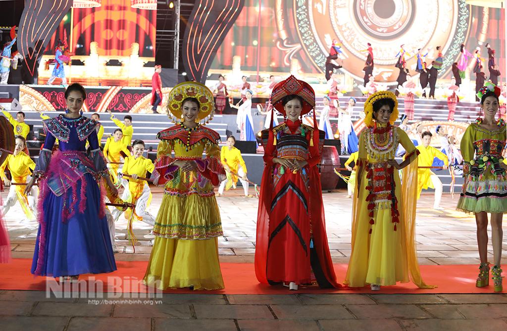 Thí sinh dự thi Hoa hậu Du lịch thế giới 2022 và những trải nghiệm thú vị tại Ninh Bình