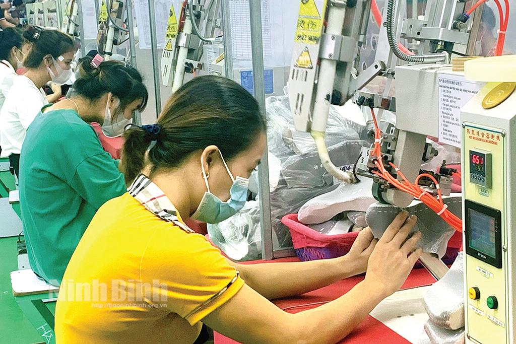 Sản xuất công nghiệp vượt khó về đích