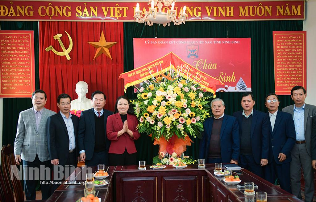 Các đồng chí lãnh đạo tỉnh chúc mừng nhân dịp Lễ Giáng sinh năm 2022