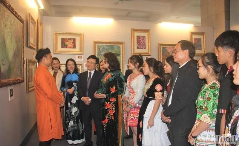 Giới thiệu gần 120 bức tranh về thơ Hồ Xuân Hương