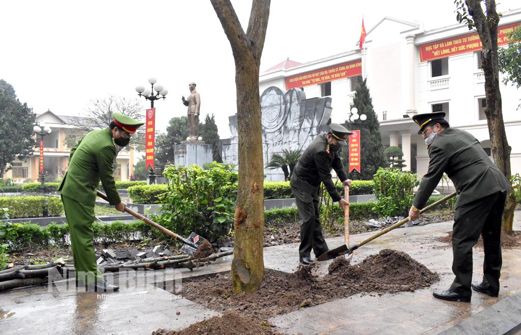 Công an tỉnh tổ chức phát động Tết trồng cây Xuân Nhâm Dần 2022