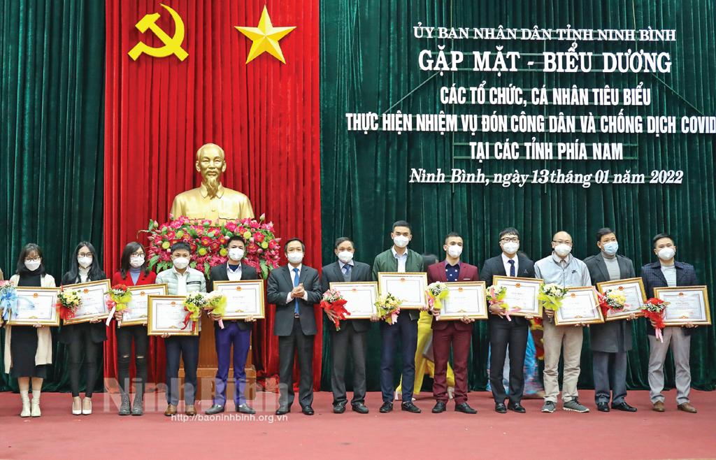 Những hy sinh thầm lặng của chiến sĩ áo trắng