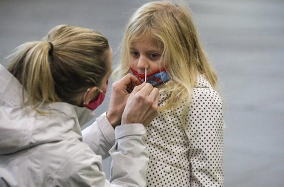 Tại sao "Omicron tàng hình" lây lan nhanh hơn biến thể gốc?