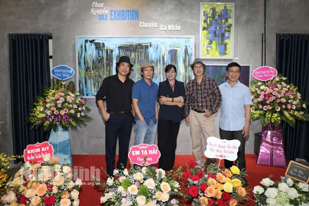 Khai mạc triển lãm "Chuyện cá nhân" của họa sỹ Phan Nguyễn