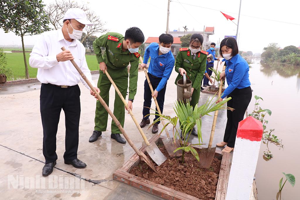 Huyện đoàn Kim Sơn ra quân Ngày thứ 7 tình nguyện và Ngày Chủ nhật xanh