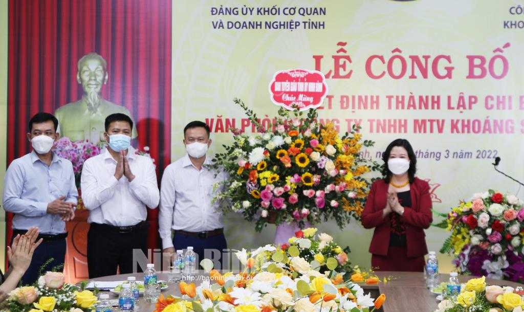 Công bố Quyết định thành lập Chi bộ Văn phòng Công ty TNHH MTV Khoáng sản Vôi Việt