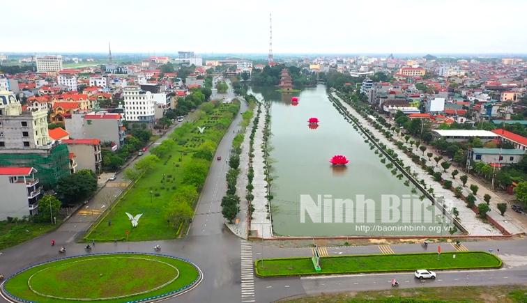 Tự hào vững bước đi lên