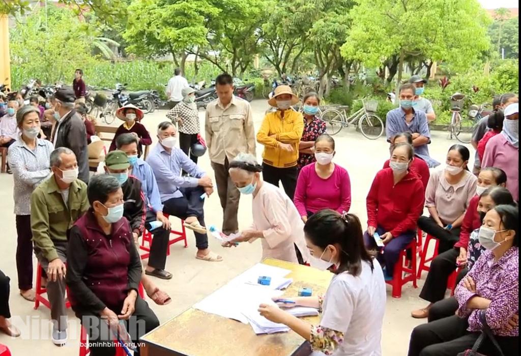 Quan tâm chăm sóc sức khỏe người dân tại cộng đồng