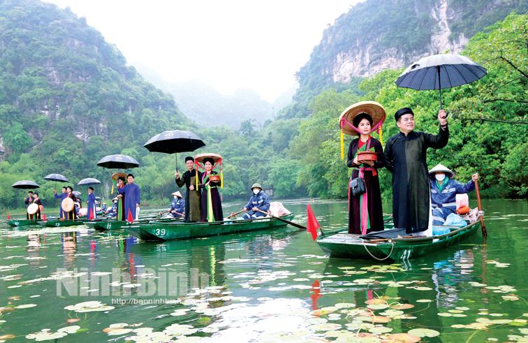 Kỳ nghỉ lễ 30/4 và 1/5: "Đường băng" giúp du lịch "cất cánh"