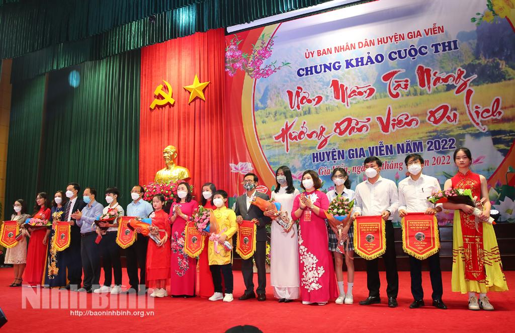 Cuộc thi "Ươm mầm tài năng hướng dẫn viên du lịch" huyện Gia Viễn