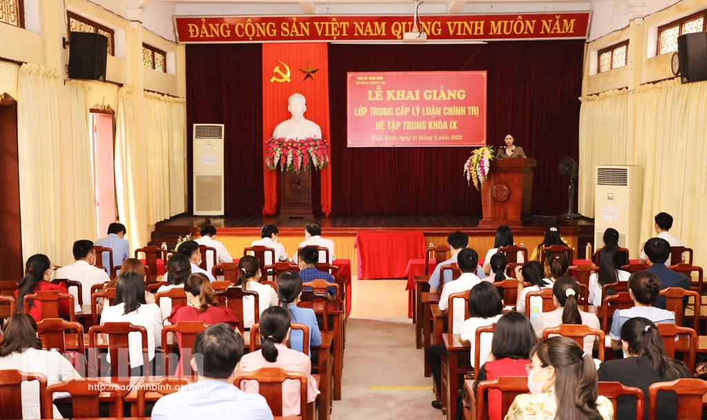 Khai giảng lớp Trung cấp Lý luận chính trị hệ tập trung khóa IX