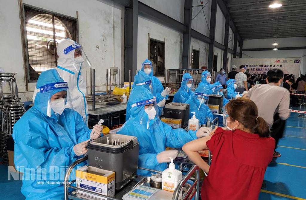 Triển khai tiêm vắc xin phòng COVID-19 mũi 4