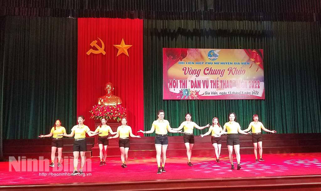 Chung khảo Hội thi dân vũ thể thao phụ nữ huyện Gia Viễn