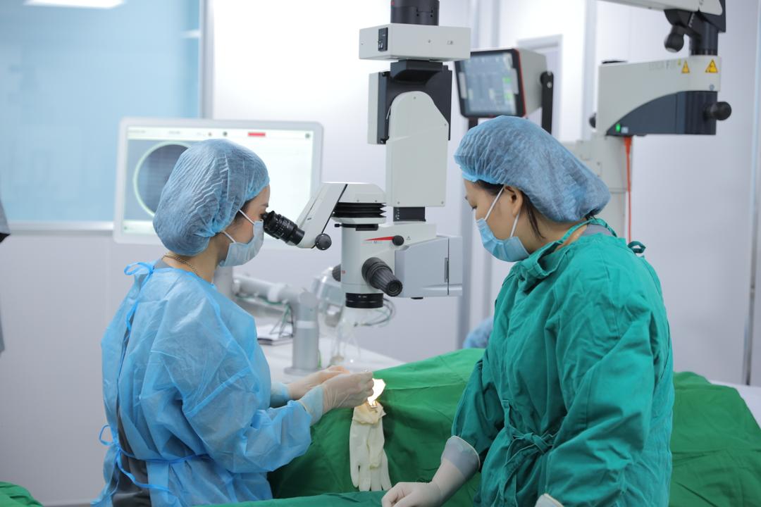 Nhiều người mắc hội chứng thị giác màn hình do ảnh hưởng của COVID-19