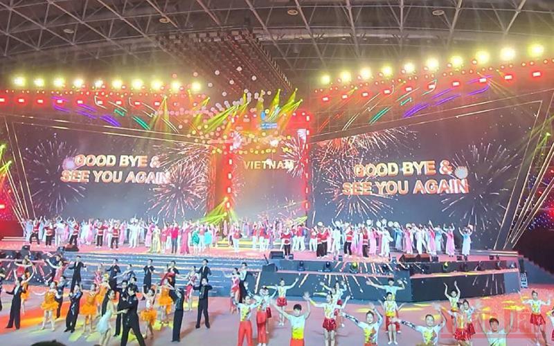 SEA Games 31 bế mạc đầm ấm và giàu cảm xúc