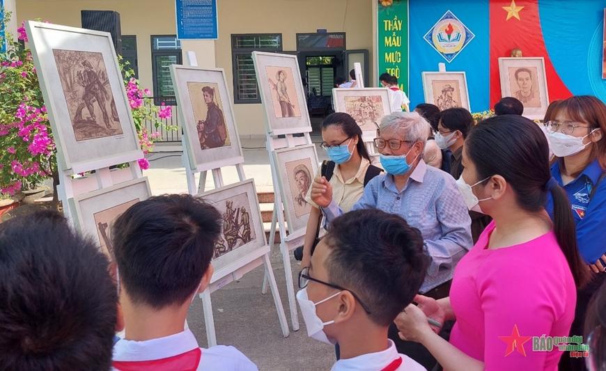 Trưng bày 42 tranh ký họa chiến trường Khu V