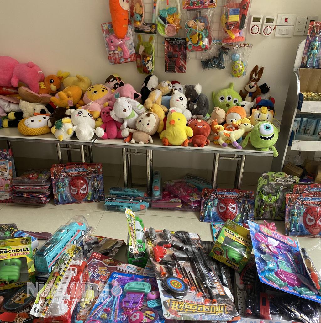 Thị trường đồ chơi trẻ em Ngày Quốc tế thiếu nhi 1/6 đa dạng, phong phú