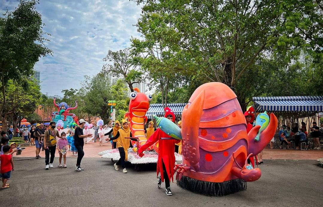 'Kỳ nghỉ vàng' 30/4 còn nhiều bất cập dù tăng trưởng mạnh mẽ