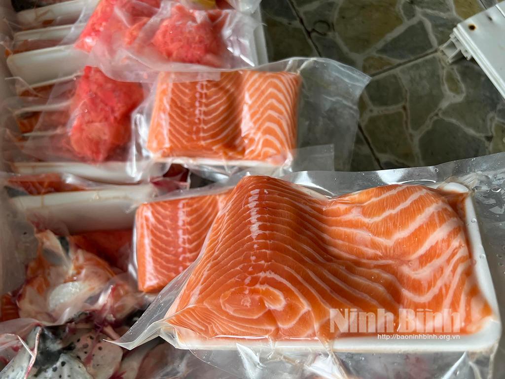 Vào mùa du lịch, hải sản tiếp tục tăng giá