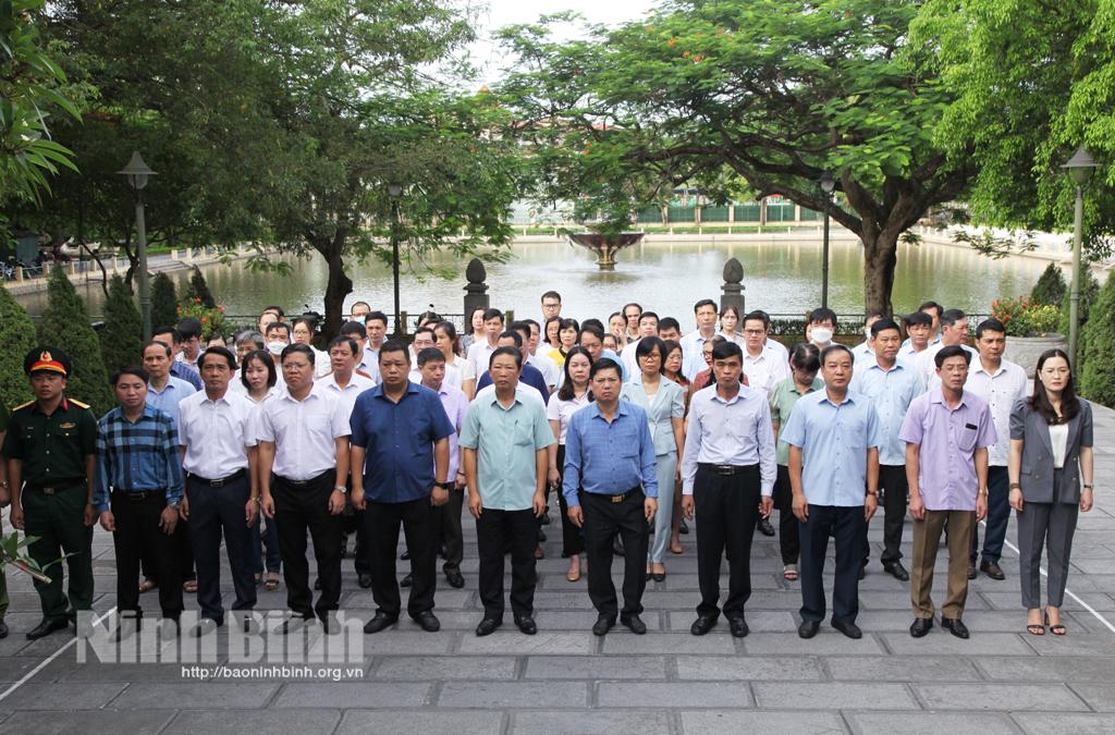 Thành phố Ninh Bình dâng hương tưởng niệm các Anh hùng liệt sỹ