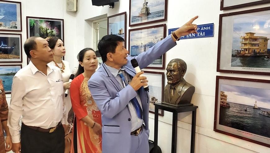 Khai mạc triển lãm ảnh "Trường Sa - Nhà giàn DK1" của nghệ sĩ nhiếp ảnh Đoàn Hoài Trung