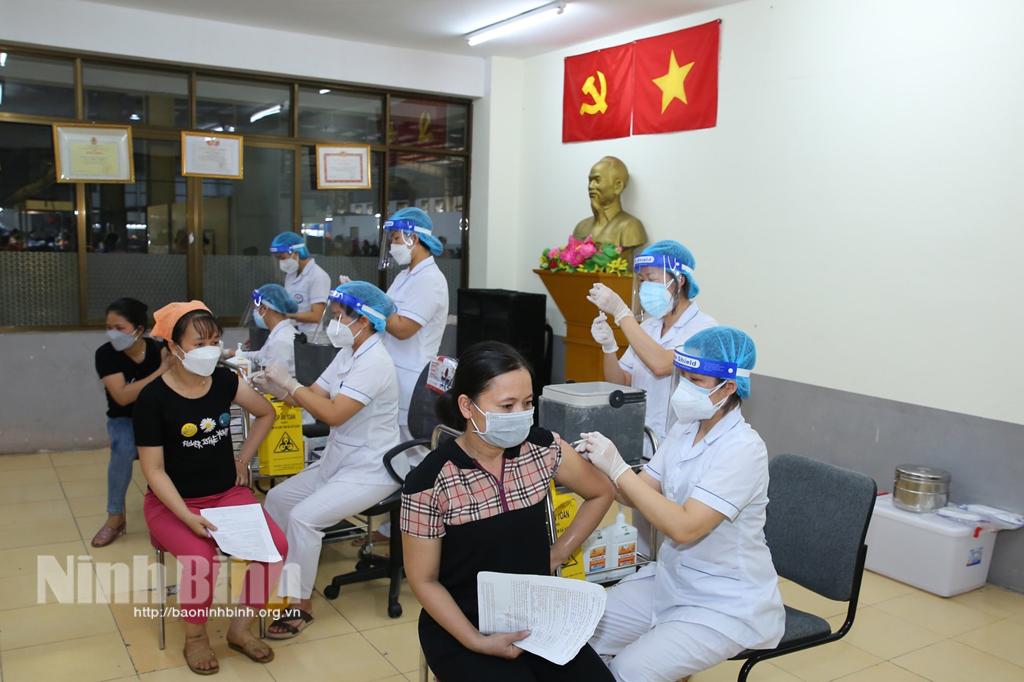 Đến ngày 23/6, tỷ lệ tiêm vắc xin phòng COVID-19 mũi 4 của Ninh Bình đạt 6,29%