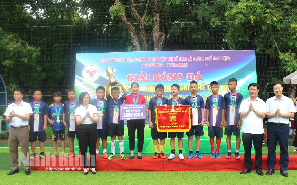 Thi đấu và trao giải bóng đá nhi đồng trong khuôn khổ Đại hội TDTT thành phố Tam Điệp lần thứ VII năm 2022