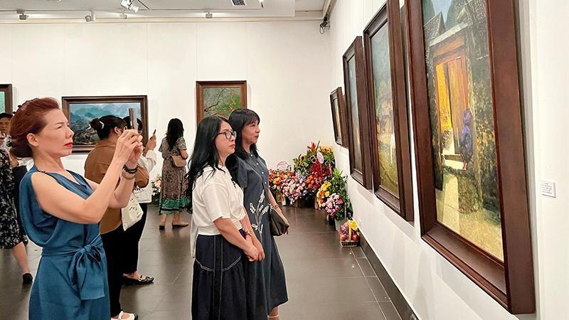 Tình đất và người vùng cao qua tranh vẽ