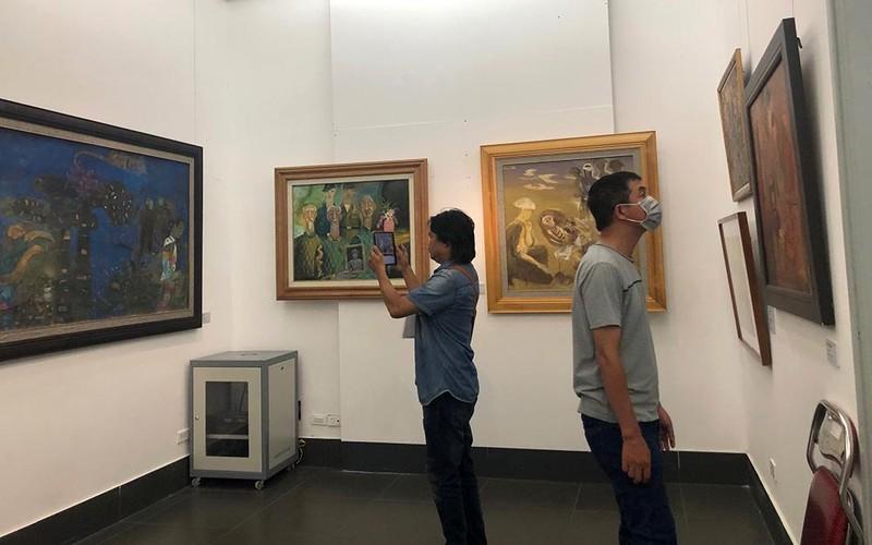 Những hồi ức chiến tranh trong triển lãm "Còn mãi với thời gian"