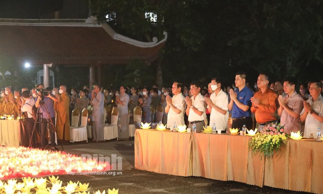 Lễ cầu siêu và thắp nến tri ân các Anh hùng liệt sỹ