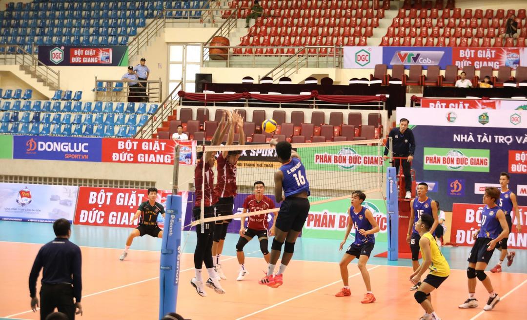 Ngày thi đấu thứ 2 Giải bóng chuyền vô địch quốc gia Cúp Hóa chất Đức Giang 2022: Hai đội nam và nữ chủ nhà Ninh Bình cùng Hà Tĩnh giành chiến thắng