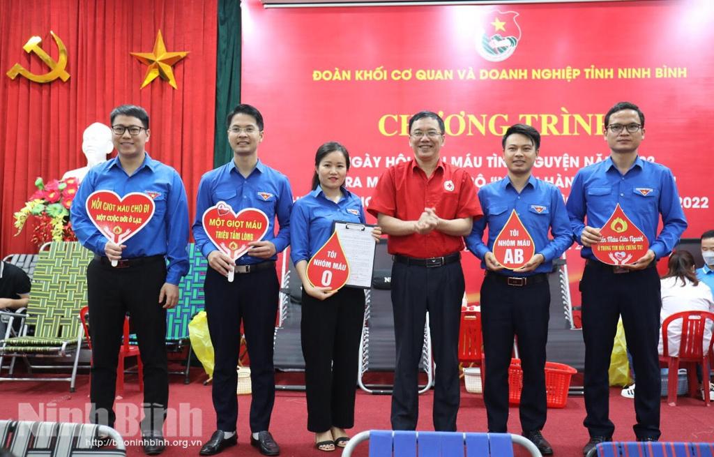 30 năm - Chặng đường kết nối và trao tặng yêu thương