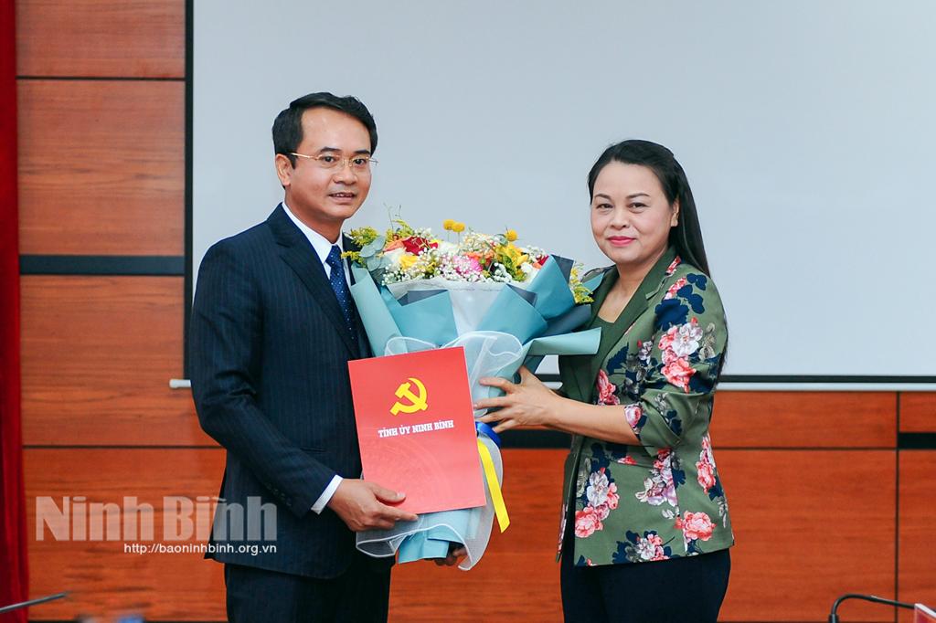 Công bố quyết định của Ban Thường vụ Tỉnh ủy về điều động, luân chuyển, chỉ định Bí thư Huyện ủy Nho Quan