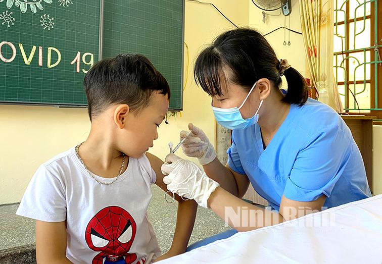 Thành phố Ninh Bình tích cực tuyên truyền tiêm phòng COVID-19 mũi 2 cho trẻ từ 5 đến dưới 12 tuổi