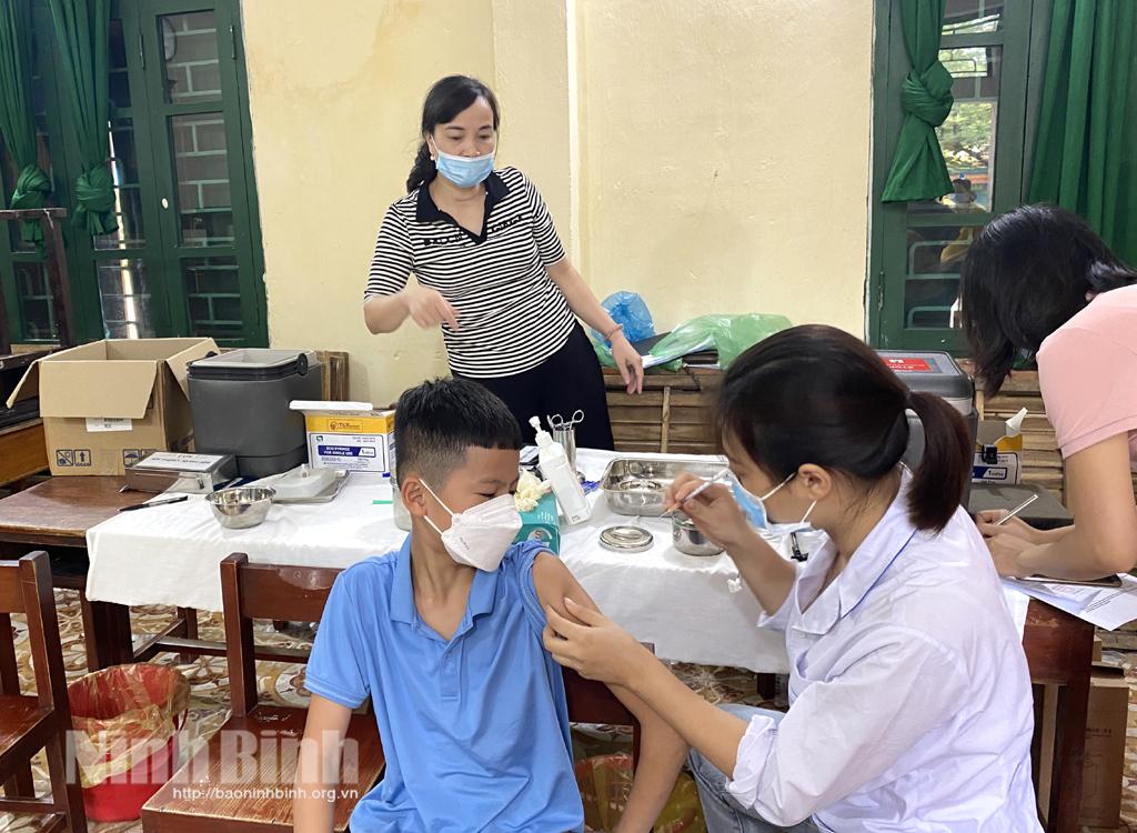 Vắc xin - "lá chắn" giúp trẻ bước vào năm học mới an toàn