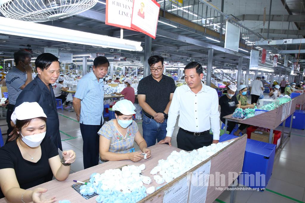 Lãnh đạo UBND tỉnh kiểm tra các doanh nghiệp trong Cụm công nghiệp Đồng Hướng