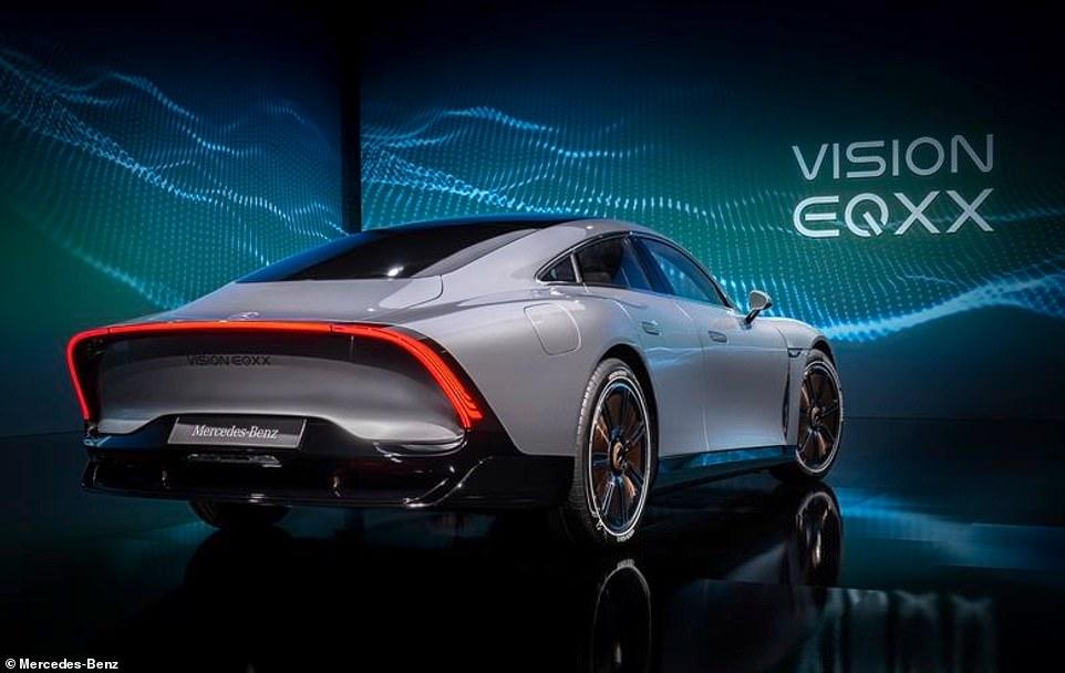 Mercedes ra mắt ô tô điện pin khủng, chạy hơn 1.000km một lần sạc