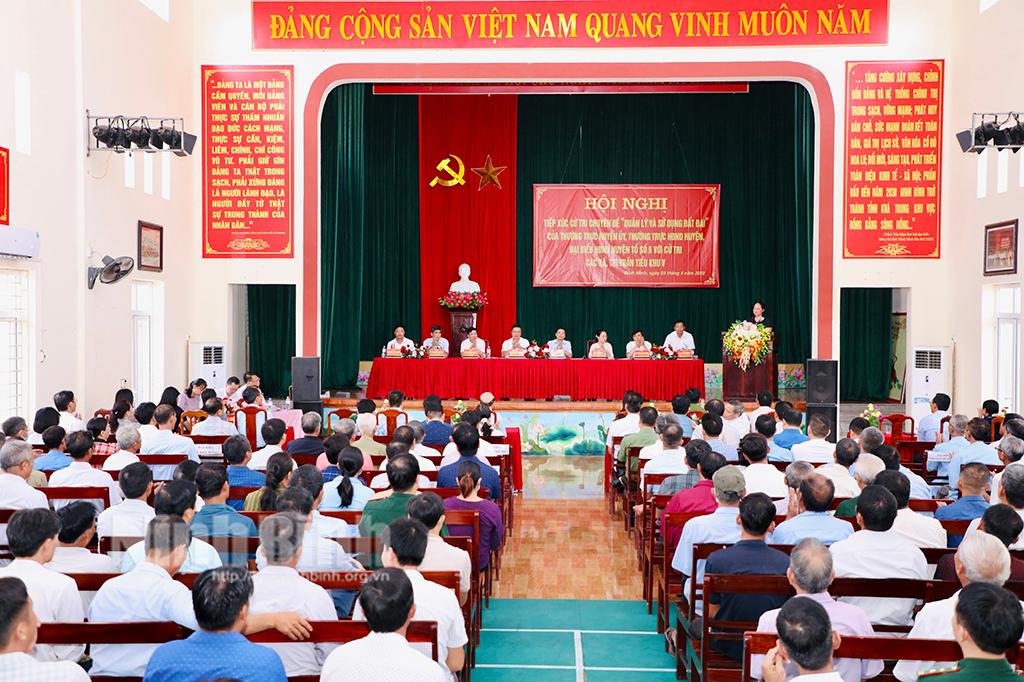 Thường trực Huyện ủy và thường trực HĐND huyện Kim Sơn tiếp xúc cử tri chuyên đề quản lý, sử dụng đất đai