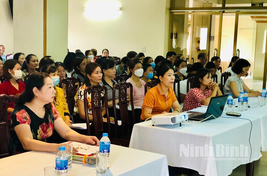 Tập huấn cán bộ chuyên trách, viên chức dân số xã