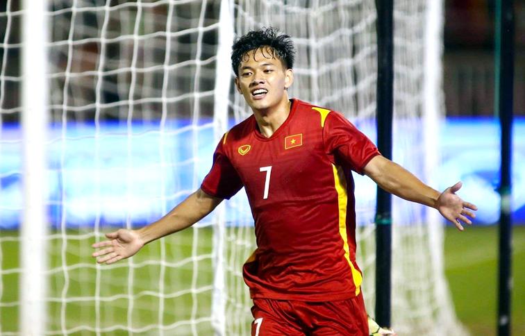 Nhiều cầu thủ lần đầu lên tuyển, VN vẫn thắng đậm Singapore 4-0