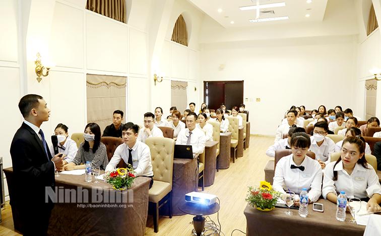 Khai giảng lớp bồi dưỡng nghiệp vụ bàn - bar