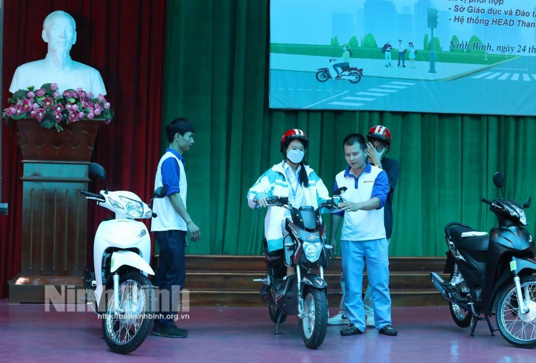 Phát động học sinh, sinh viên chấp hành pháp luật về an toàn giao thông năm học 2022-2023