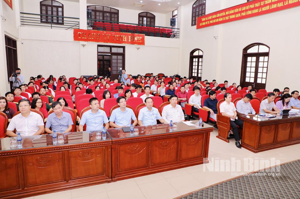 Thành ủy Ninh Bình, Huyện ủy Nho Quan quán triệt, triển khai các nghị quyết, văn bản của Trung ương