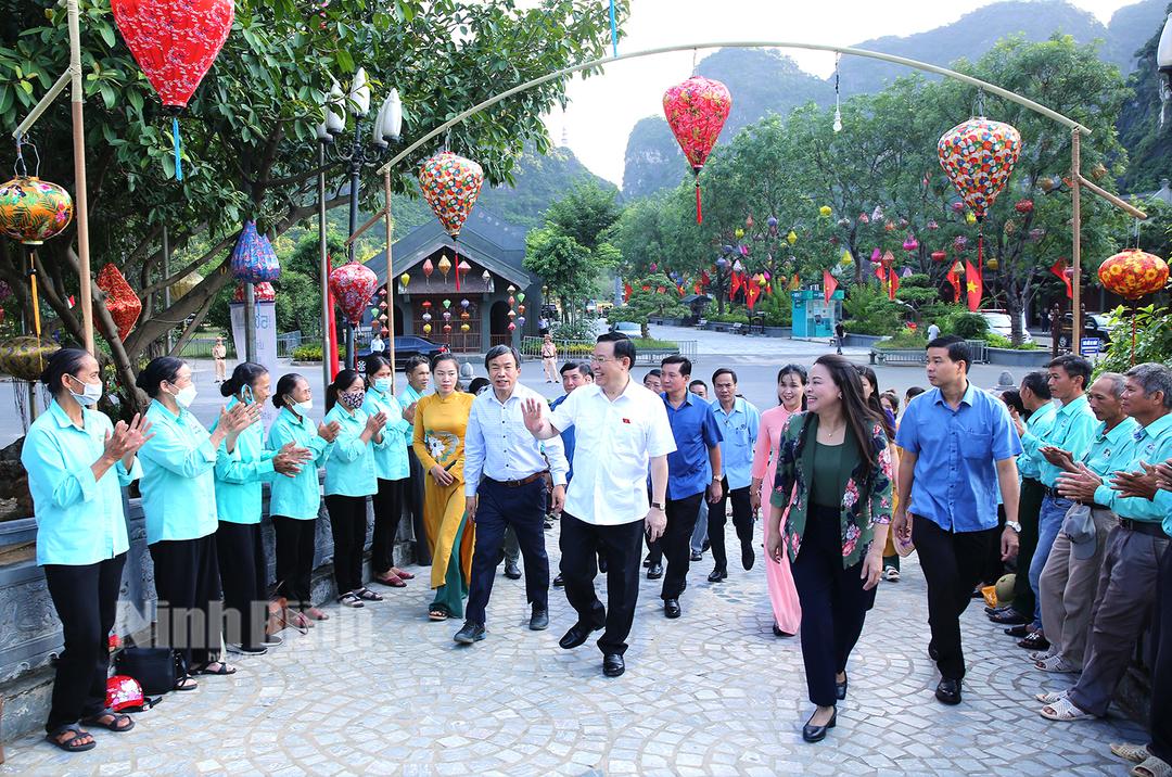 Đồng chí Chủ tịch Quốc hội thăm Khu Du lịch sinh thái Tràng An