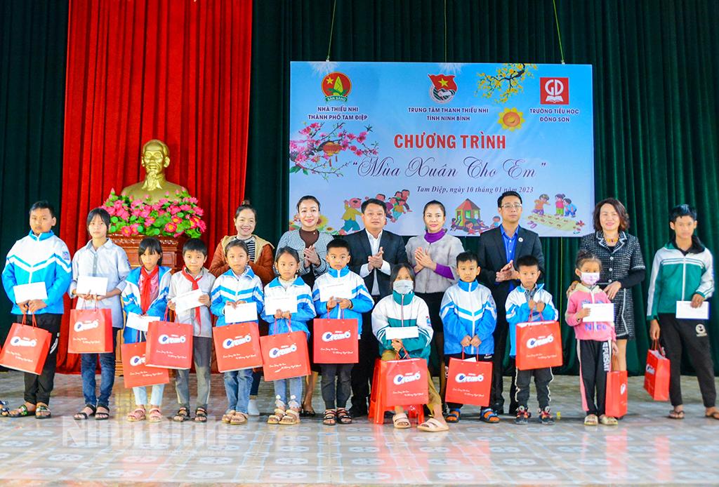 Chương trình "Mùa xuân cho em" tại thành phố Tam Điệp